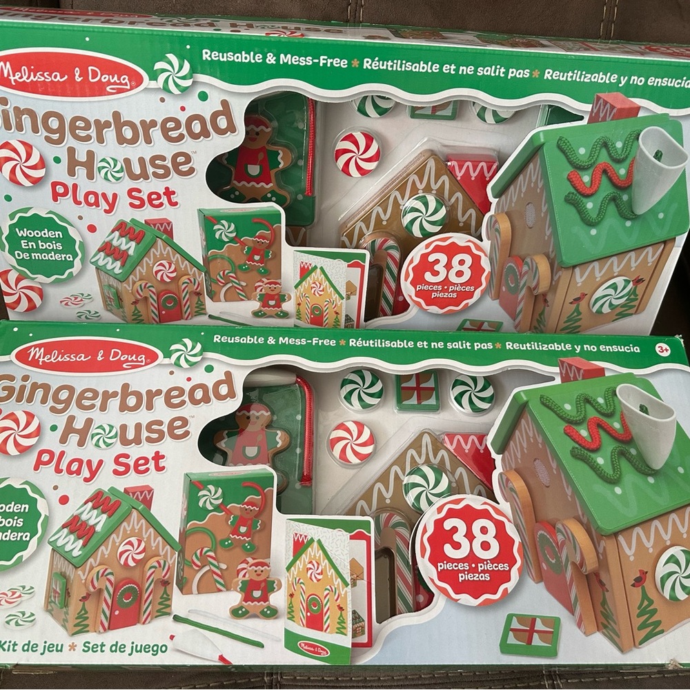 Melissa & Doug Gingerbread House Play Set - Green, Red, and White